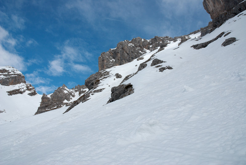 Face sud de Pointe Blanche : avec un bout de ciel bleu.