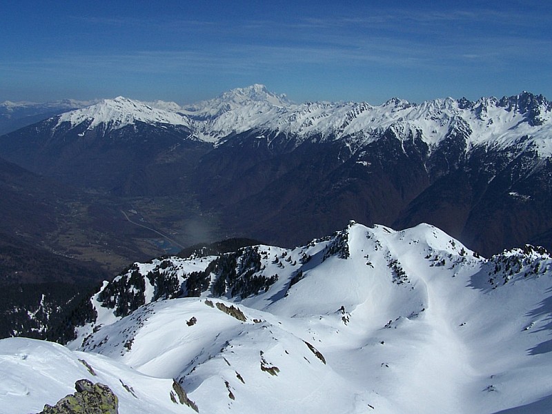 Pointe du Rognier-Grand Canal : Mont Blanc, Lauzière et le début de la maurienne vus du sommet.