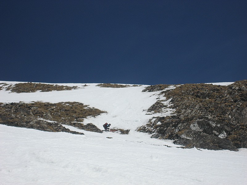 #2 Grande Balmaz : Lemich fait un peu de végétal skiing, la diagonale commence à bien se déneiger Grande Balmaz : Lemich fait un peu de végétal skiing, la diagonale commence à bien se déneiger