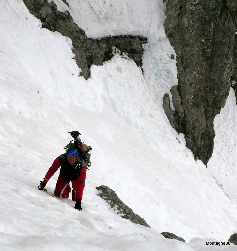 #3 dans la cascade : ça passe avec 1 piolet dans la cascade : ça passe avec 1 piolet