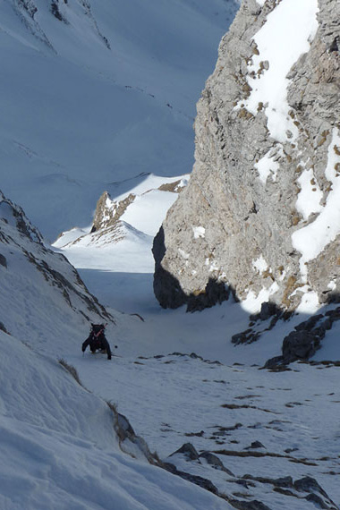 #6 Pointe du Midi W : Pas assez de remplissage au sommet, chaussage au niveau du rocher de droite vers la personne Pointe du Midi W : Pas assez de remplissage au sommet, chaussage au niveau du rocher de droite vers la personne