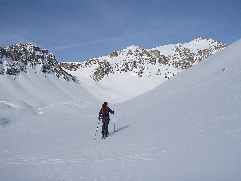 #1 En route vers le col du Peyron : Face à nous, le Mont Thabor que nous allons contourner par la droite En route vers le col du Peyron : Face à nous, le Mont Thabor que nous allons contourner par la droite
