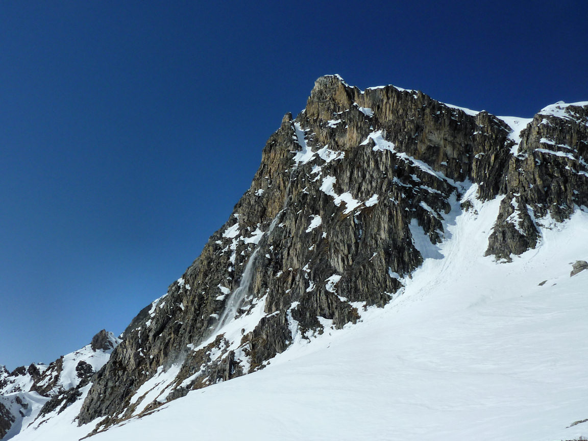 #16 Purge : Dans les rochers S vers la Pointe du Creux Noir. Purge : Dans les rochers S vers la Pointe du Creux Noir.