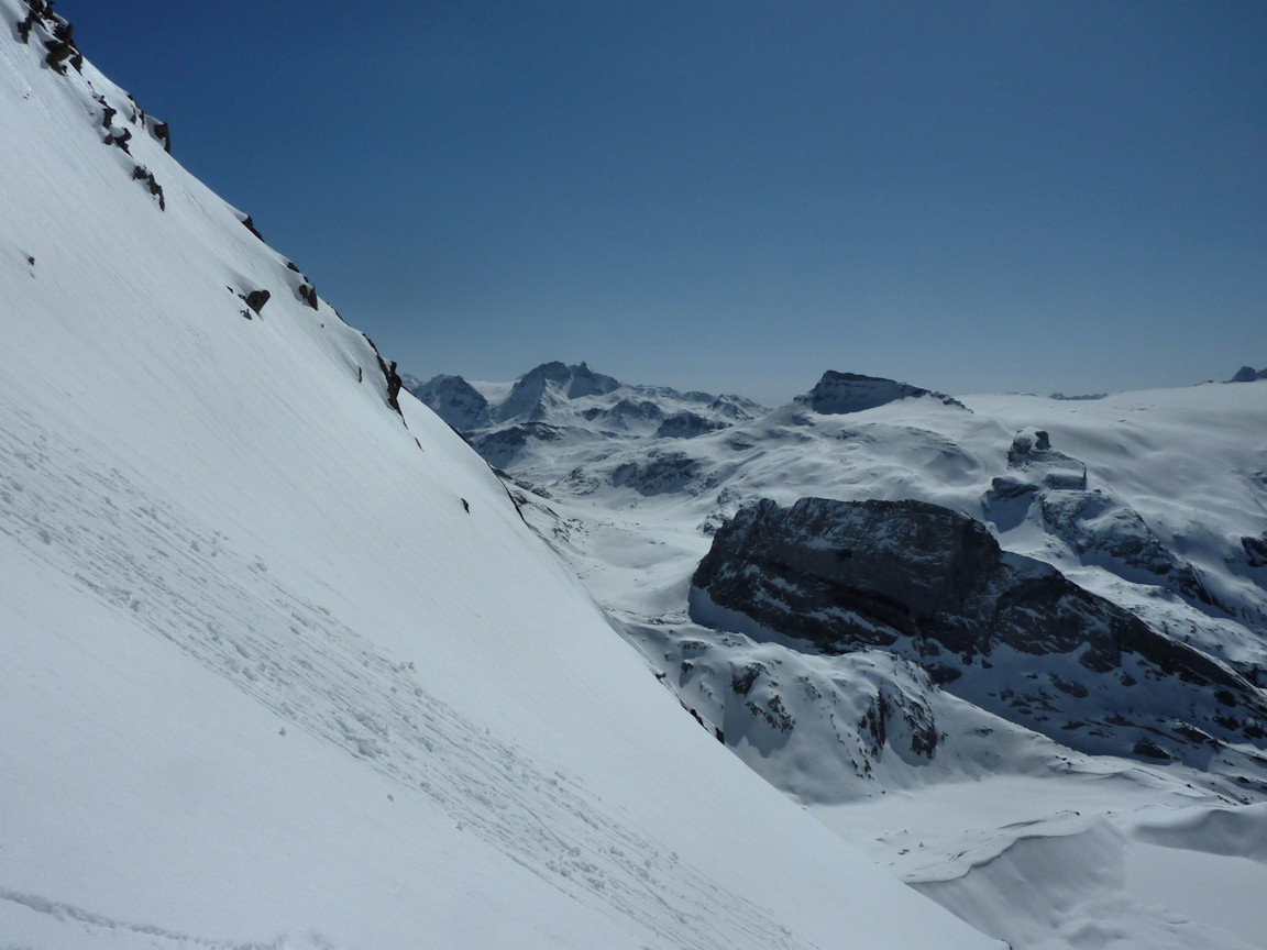 #9 Dans la pente : Vers le SE : Grand Roc Noir, La Rechasse et l Dans la pente : Vers le SE : Grand Roc Noir, La Rechasse et l'Aiguille de la Vanoise.