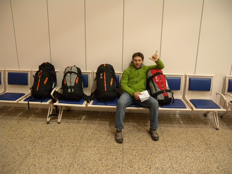 arrivée aéroport erzurum... Après les péripéties liées aux sacs ABS, merci la police turque !