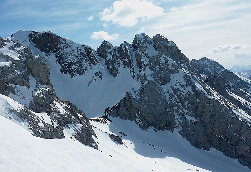 #8 Mt Charvet face W : Vue sur le couloir N de la Mamule Mt Charvet face W : Vue sur le couloir N de la Mamule