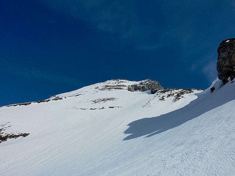 #9 Mt Charvet face W : Haut de la face. Manque un peu d Mt Charvet face W : Haut de la face. Manque un peu d'enneigement
