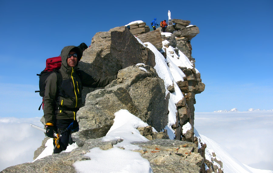 Sur l'arête,  on n'est pas seul !