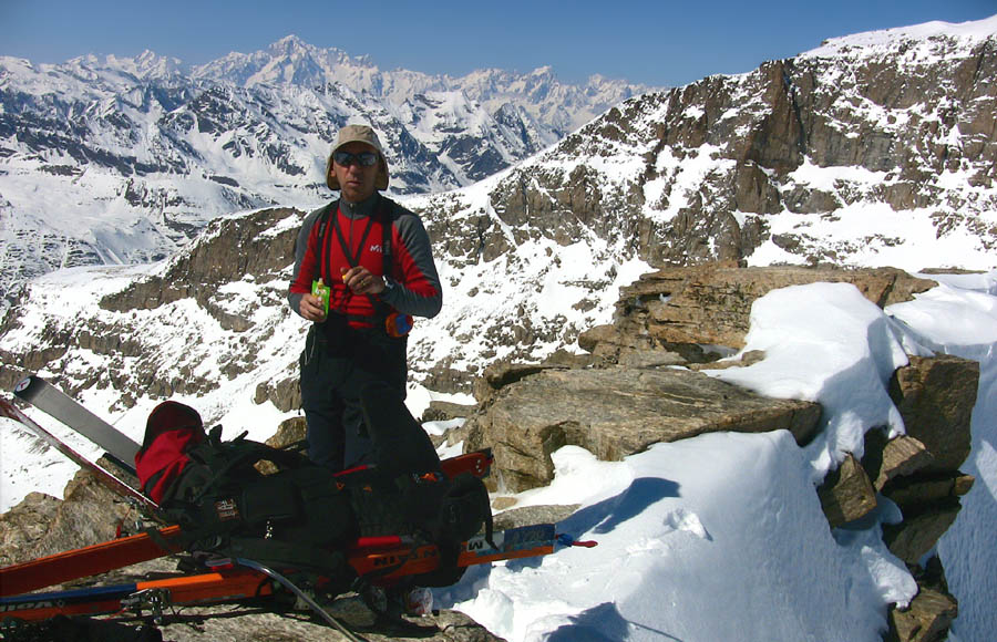 #14 Patrick au Sommet avec Mt Blanc et Gd Jorasses en toile de fond: Patrick au Sommet avec Mt Blanc et Gd Jorasses en toile de fond: