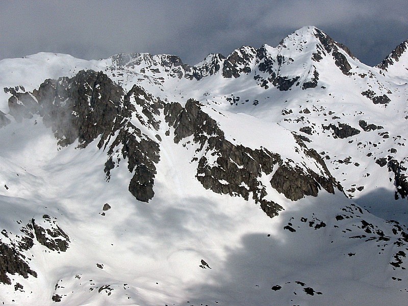 #4 Pic des Arraillous : Le couloir sud de la brêche (repérage) Pic des Arraillous : Le couloir sud de la brêche (repérage)