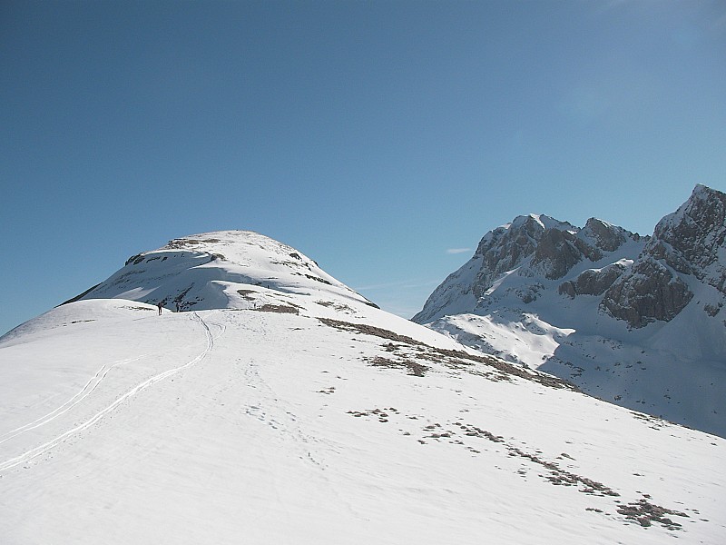 #1 sommet vu du pas de la Latte : peu de neige sur ce versant sommet vu du pas de la Latte : peu de neige sur ce versant