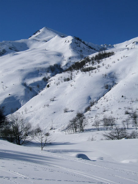 Ciamoussé : 90/100 de la course jusqu'au cône neigeux.2418m.