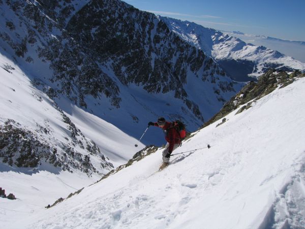 #2 Attaque du couloir : JYves au départ du sommet à gauche du col. Attaque du couloir : JYves au départ du sommet à gauche du col.