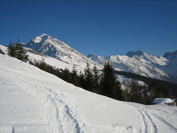 #1 Les Grands Moulins : Un petit aperçu des Grands Moulins cet après midi, ça manque cruellement de neige par endroits. Les Grands Moulins : Un petit aperçu des Grands Moulins cet après midi, ça manque cruellement de neige par endroits.