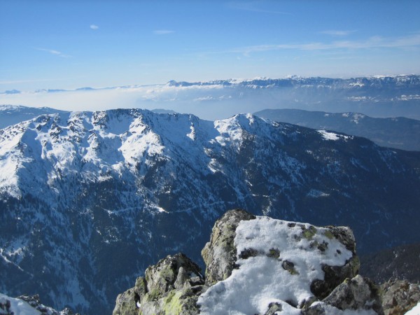 #2 vue du couloir : Depuis le couloir SO, la vue sur le haut du Collet d vue du couloir : Depuis le couloir SO, la vue sur le haut du Collet d'Allevard et sur la Chartreuse