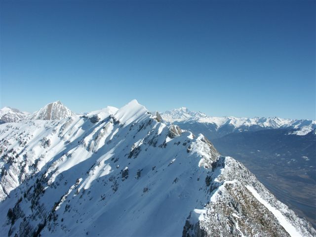 Grand Parra : Beau coup d'oeil sur l'intérieur du massif avec le Mt Blanc en toile de fond.