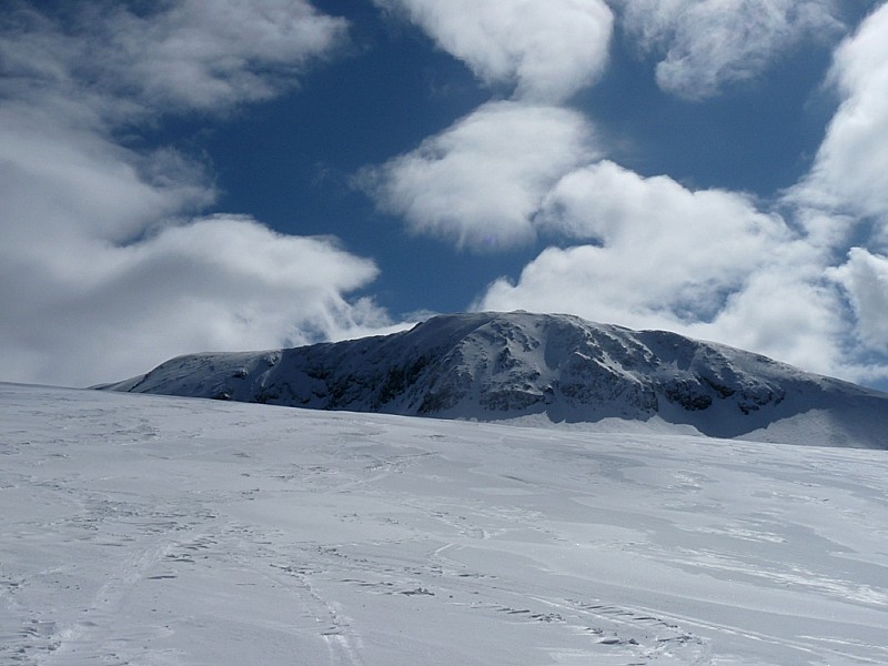 #2 Crête de Brouffier : et la Croix du Sergent Pinelli avant l Crête de Brouffier : et la Croix du Sergent Pinelli avant l'arrivé des nuages.