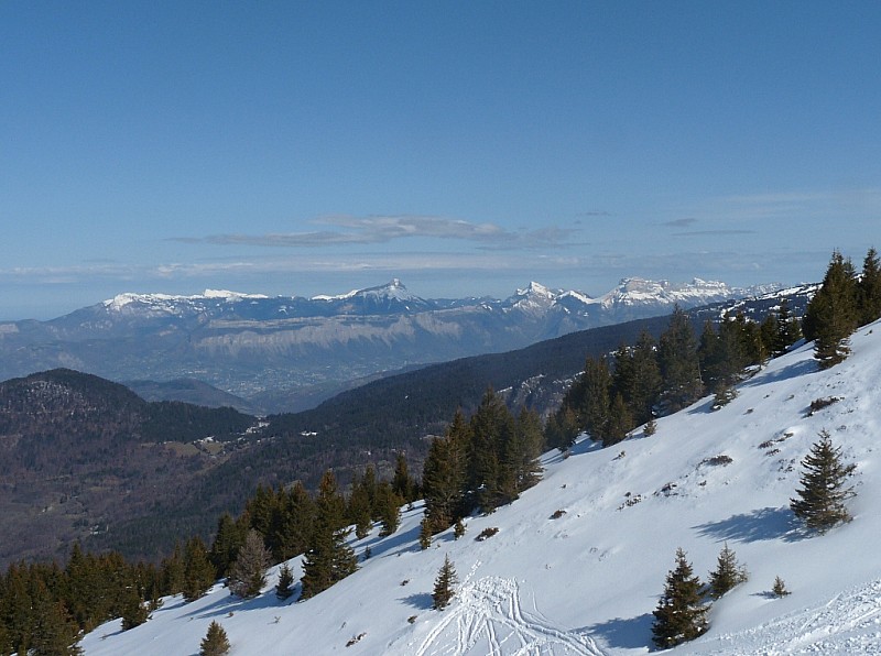 #1 Chartreuse : ,elle a repris son manteau blanc pour le début du printemps. Chartreuse : ,elle a repris son manteau blanc pour le début du printemps.