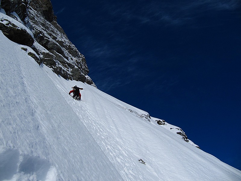 #4 la rampe oblique du haut : ça se raidit bien, mais la poudre est présente en masse la rampe oblique du haut : ça se raidit bien, mais la poudre est présente en masse