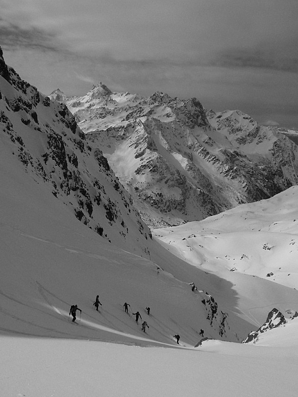 #14 Le petit couloir du bas, : le groupe de PassoG nous rattrape, ça fait du monde. Le petit couloir du bas, : le groupe de PassoG nous rattrape, ça fait du monde.