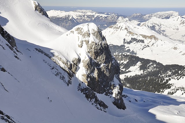 #3 Première pentes en neige dure : Nous avons déchaussé pour monter droit dans la pente Première pentes en neige dure : Nous avons déchaussé pour monter droit dans la pente