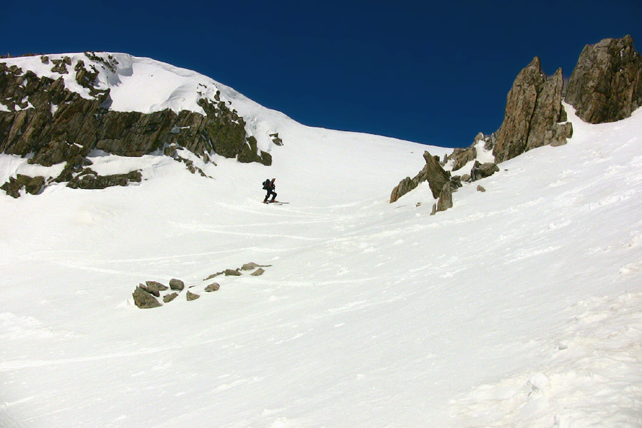 Couloir Sud branche de gauche à la montée et droite à la descente vers la pas des Tablasses