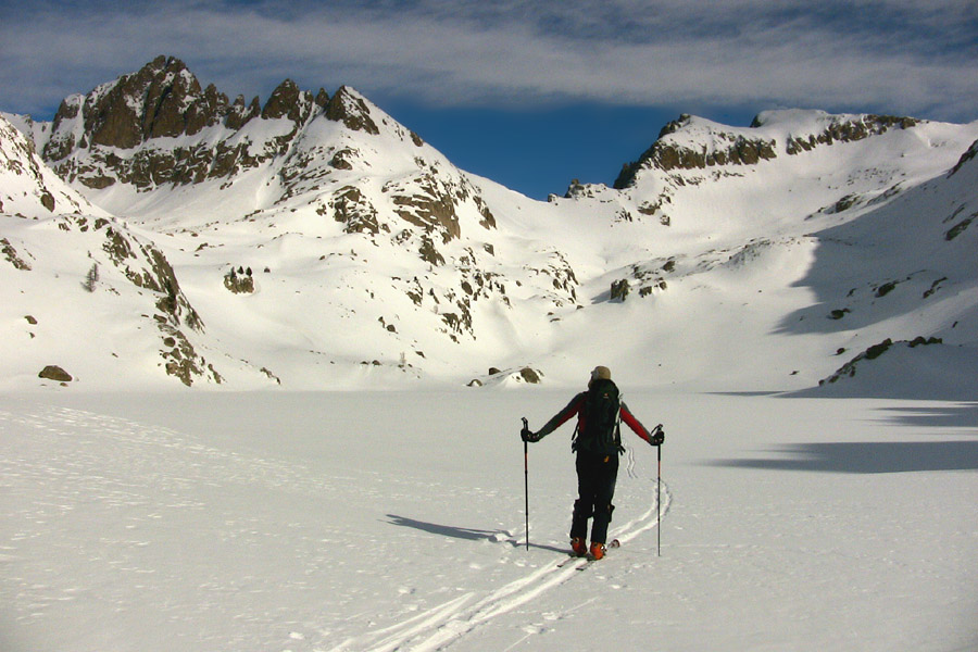 #1 Lac Nègre: Une belle journée s Lac Nègre: Une belle journée s'annonce, Tête et couloir sud des Tablasses en vue