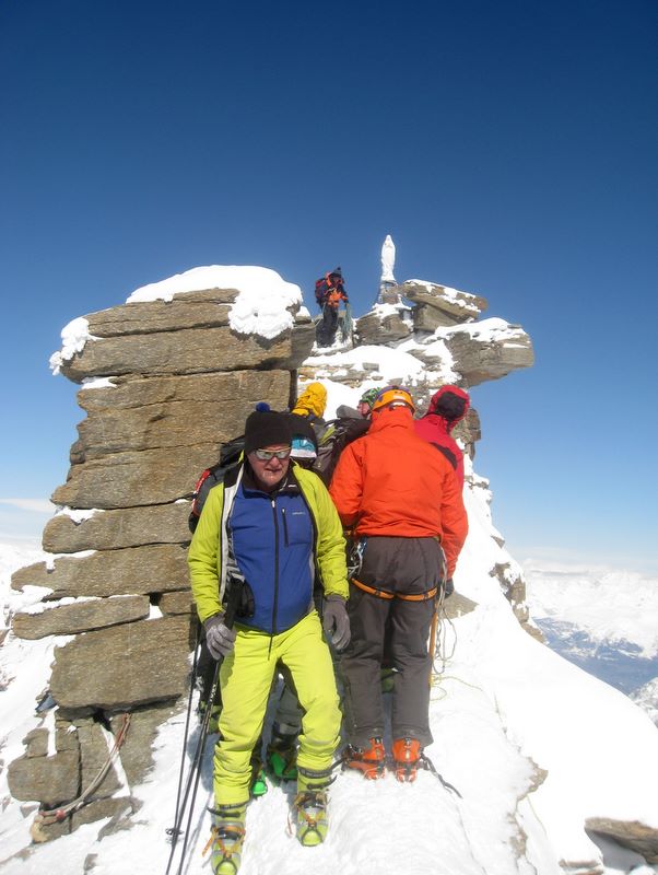 #20 Sommet : La Vierge du sommet, intouchable pour cause d Sommet : La Vierge du sommet, intouchable pour cause d'embouteillage !!