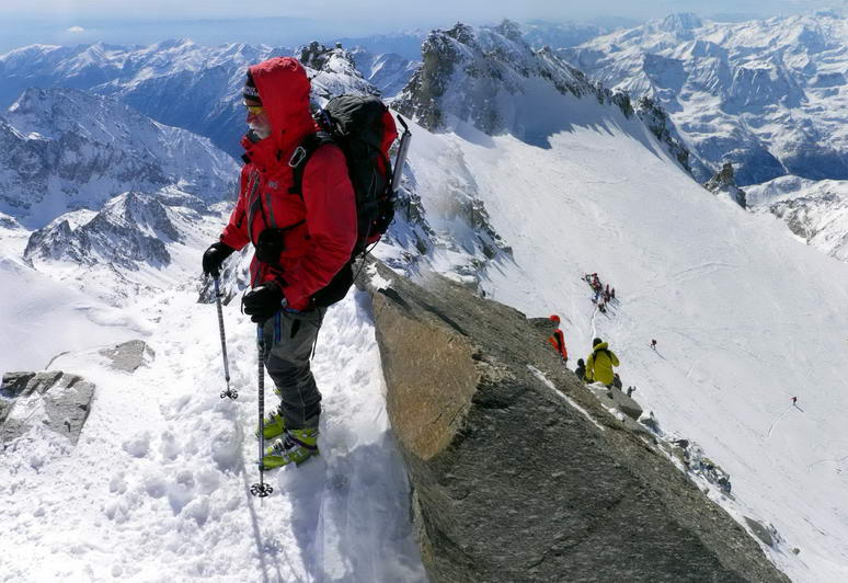 #18 Gab au sommet : ...enfin, à quelques longueurs vu la procession vers la vierge... Gab au sommet : ...enfin, à quelques longueurs vu la procession vers la vierge...