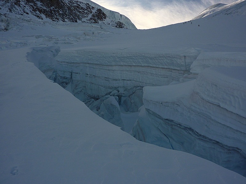 #2 crevasse : Ils sont bien petits les hommes devant la nature! crevasse : Ils sont bien petits les hommes devant la nature!