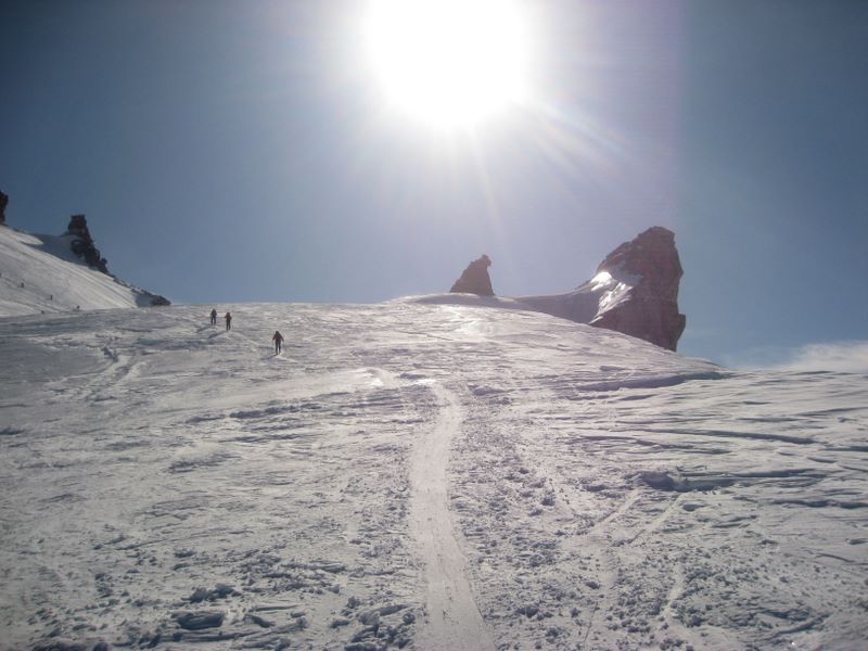 #19 Col de Moncorvé : On a rejoint la voie normale, qui arrive de Victor Emmanuel. Col de Moncorvé : On a rejoint la voie normale, qui arrive de Victor Emmanuel.