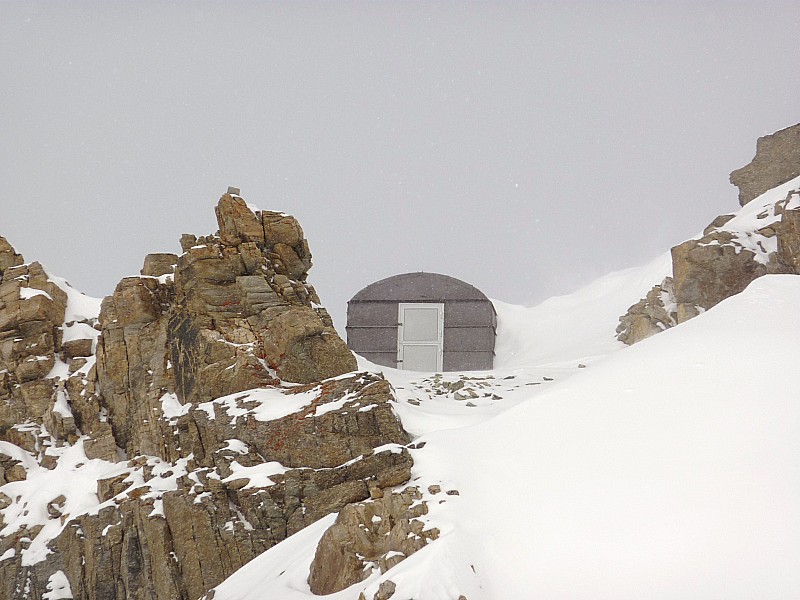 #4 Bivouac Sberna : Une expérience à vivre, passer une nuit de tempête dans cette boîte d Bivouac Sberna : Une expérience à vivre, passer une nuit de tempête dans cette boîte d'acier!