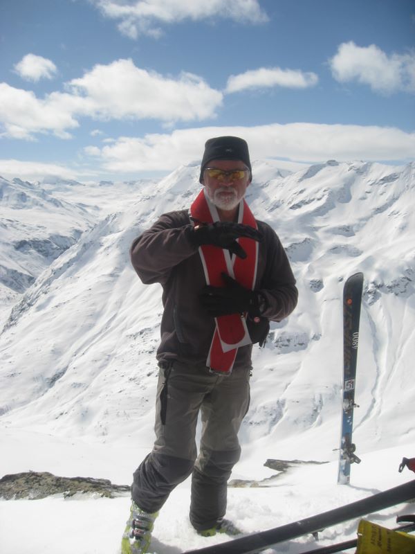 #7 Père Gabriel : Le Père Gabriel donnant sa bénédiction. Père Gabriel : Le Père Gabriel donnant sa bénédiction.