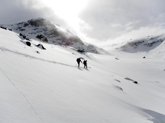 #10 Jean et Phil à la trace : Le collu au milieu, le sommet à droite. Jean et Phil à la trace : Le collu au milieu, le sommet à droite.