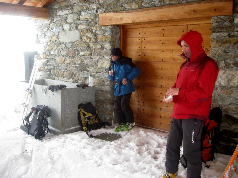 #4 Abri : Gégé et Philippe essaient de s Abri : Gégé et Philippe essaient de s'abriter...