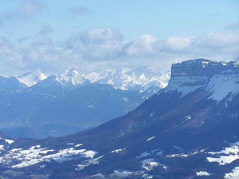 Petit Som : Du sommet du petit som vu sur les Bauges (Gd Colombier, Trelod, Arcalod) et le Granier.