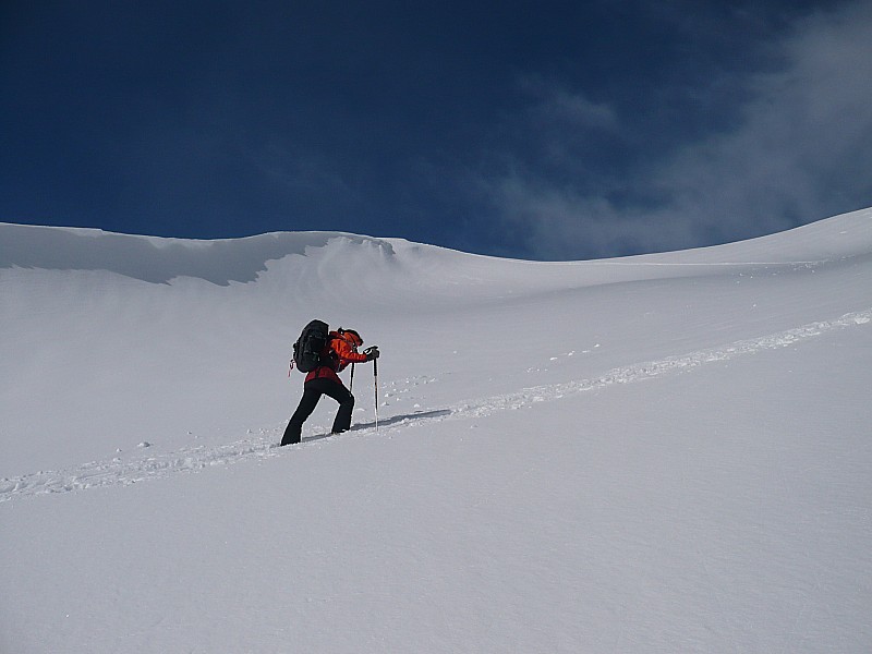 plein effort : au dessus du refuge, la tête dans le guidon!