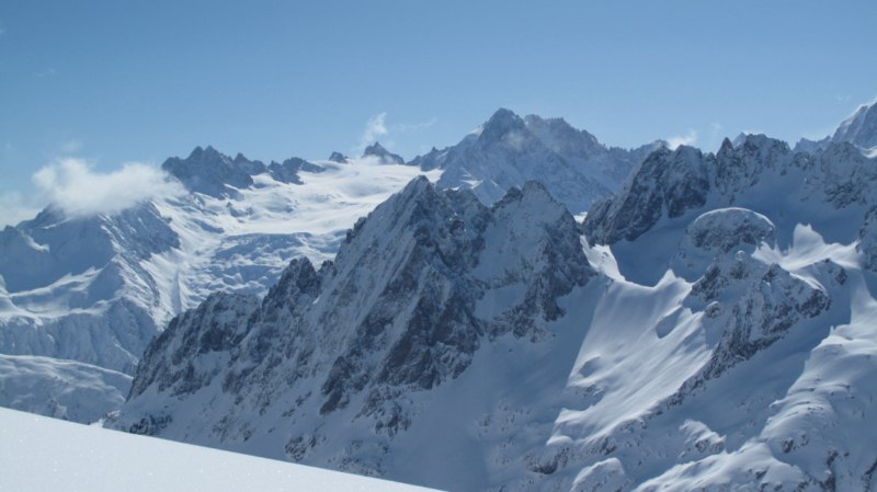 #5 Vue sur les aiguilles rouges : Panorama exceptionnel avec le ciel bleu et la neige fraîche Vue sur les aiguilles rouges : Panorama exceptionnel avec le ciel bleu et la neige fraîche
