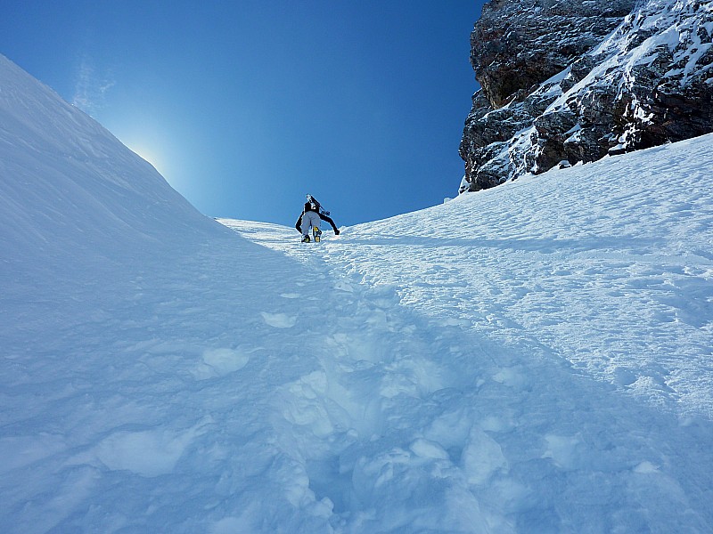#6 Couloir Combaz : Dans le goulet au dessus de la traversée Couloir Combaz : Dans le goulet au dessus de la traversée