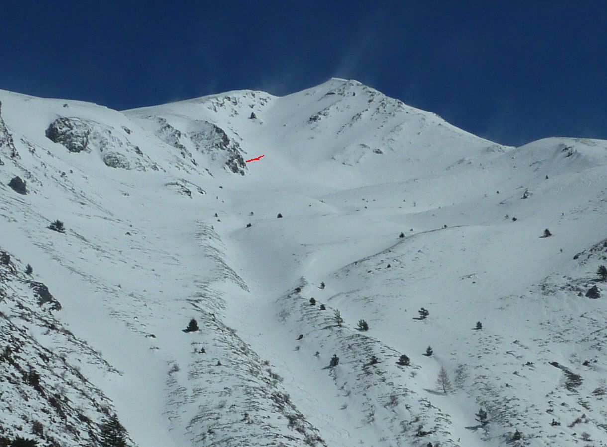 #8 Cassure : l Cassure : l'endroit où on a stoppé en trouvant une cassure de plus de 1.50m recouverte par la neige fraiche rapportée par le vent