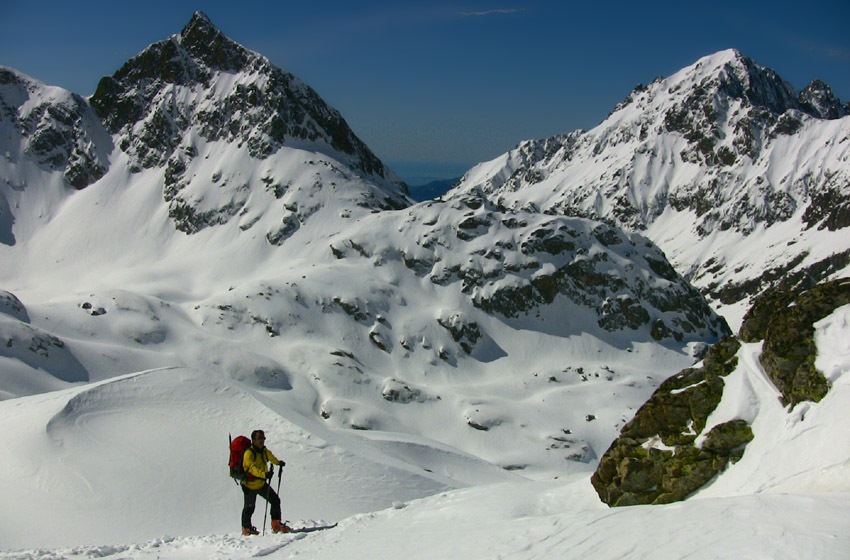 On commence à voir le mer !  Cime Niré à G et Neiglier à D