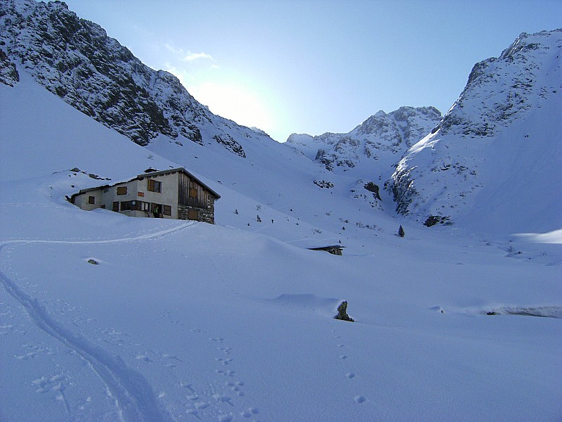 #4 refuge Combe Madame : Refuge dans les premières traces à 9h15 refuge Combe Madame : Refuge dans les premières traces à 9h15