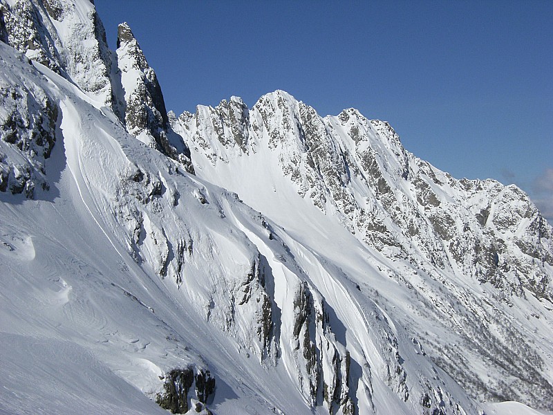 #5 Belledonne platré : en dirction des pointes du Mouchillon depuis la Marmottane Belledonne platré : en dirction des pointes du Mouchillon depuis la Marmottane