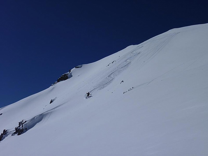 #9 Lasseron : Haut du Lasseron, bien au sud a droite en descendant, la neige est saine, et ce fut vite plie Lasseron : Haut du Lasseron, bien au sud a droite en descendant, la neige est saine, et ce fut vite plie