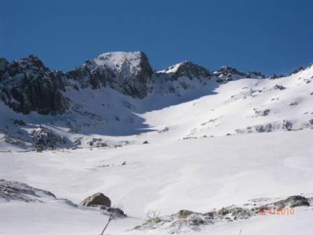 #1 Rotondo le 5 avril 2010 : les derniers 500m de dénivelé avec le couloir sommital bien visible Rotondo le 5 avril 2010 : les derniers 500m de dénivelé avec le couloir sommital bien visible