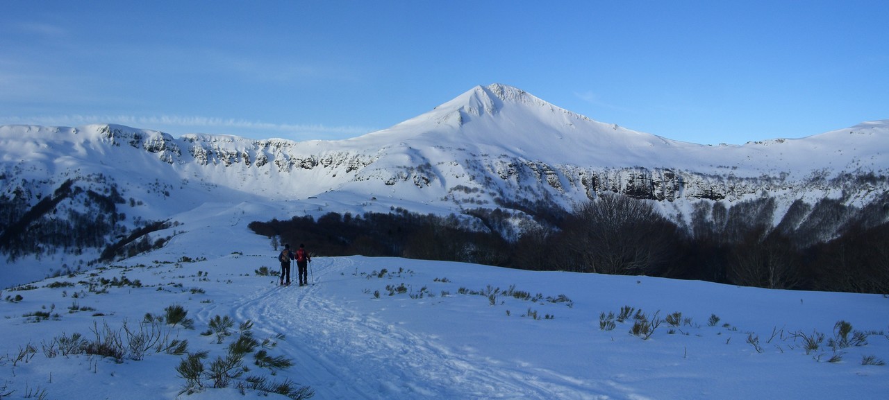 #6 Montée vers le Puy Mary : Bel éclairage matinal sur la pyramide parfaite Montée vers le Puy Mary : Bel éclairage matinal sur la pyramide parfaite