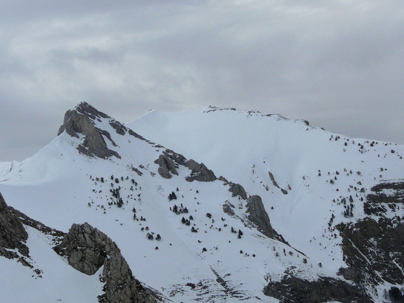 #1 pic de Gleize et pointe 2146 m : vu deux skieurs au sommet pic de Gleize et pointe 2146 m : vu deux skieurs au sommet