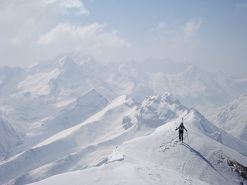 #2 Brumes : Encore bien blanc le versant Italien du Sabion.... Brumes : Encore bien blanc le versant Italien du Sabion....