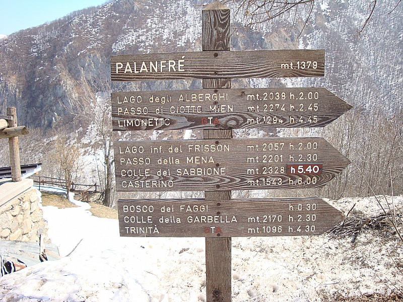 #5 Palanfré : Des idées de rando encore bien enneigées.
Départ skis aux pieds garanti. Palanfré : Des idées de rando encore bien enneigées.
Départ skis aux pieds garanti.