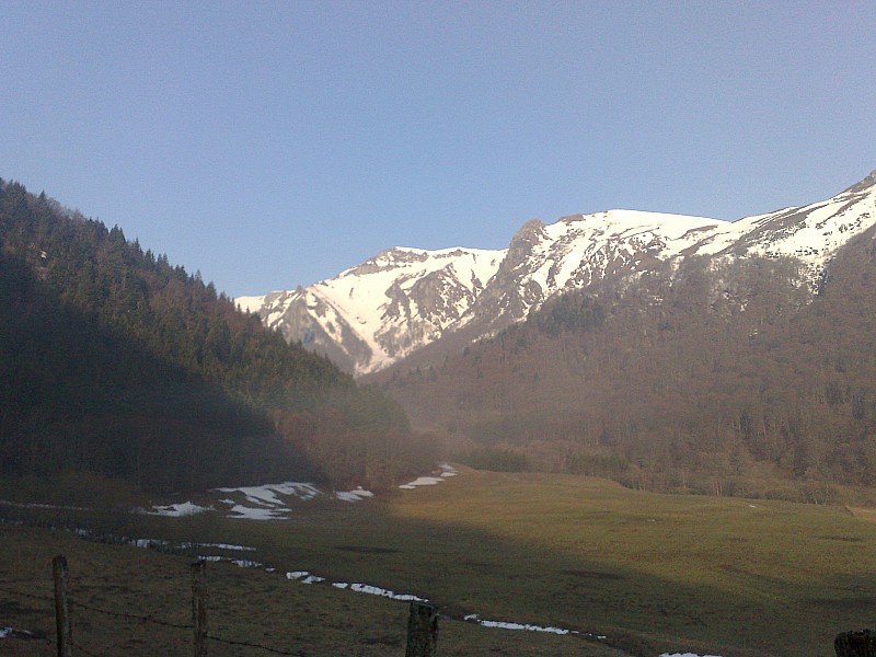 #3 Puy de Crebasse : Il reste de la neige Puy de Crebasse : Il reste de la neige